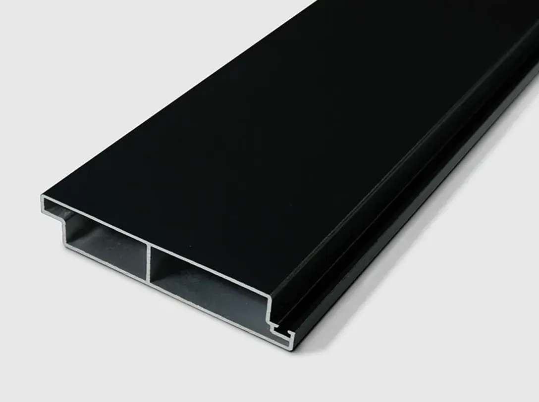 Store vertical enrouleur extérieur installé pour une pergola