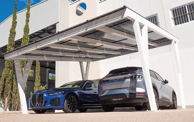 Carport Photovoltaique autoportée en aluminium pour protéger votre véhicule
