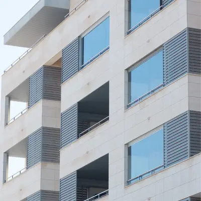Aménagement de balcon avec système vitré