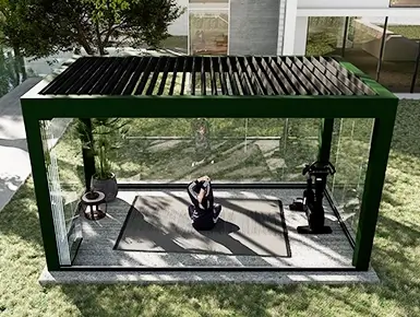 Création d'un jardin d'été ou d'hiver avec aménagement d'un toit protecteur et ombragé et système de fermeture en verre coulissant pivotant pour salle de sport